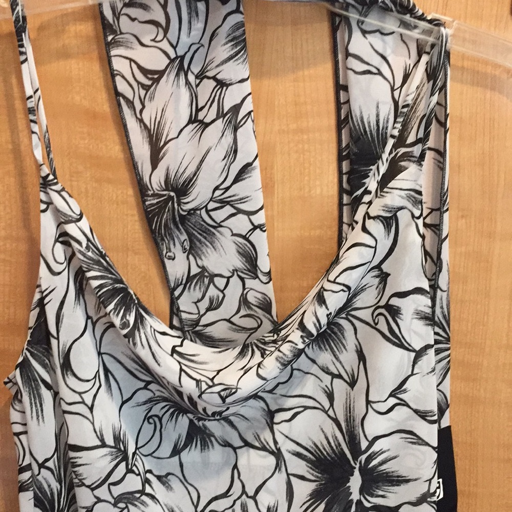 🎈Draped neck top🎈 - Picture 2 of 3